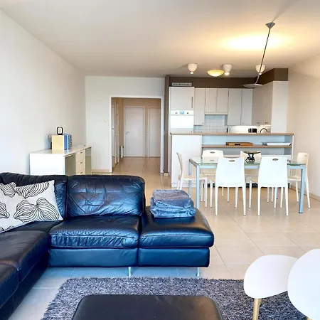 In With Stunning Sea Views, Cleaning Included