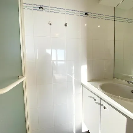 In With Stunning Sea Views, Cleaning Included 아파트