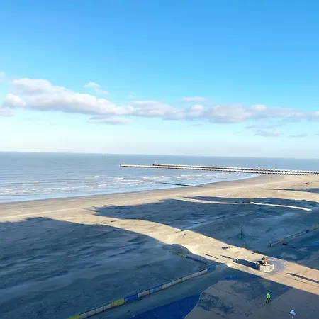 In With Stunning Sea Views, Cleaning Included